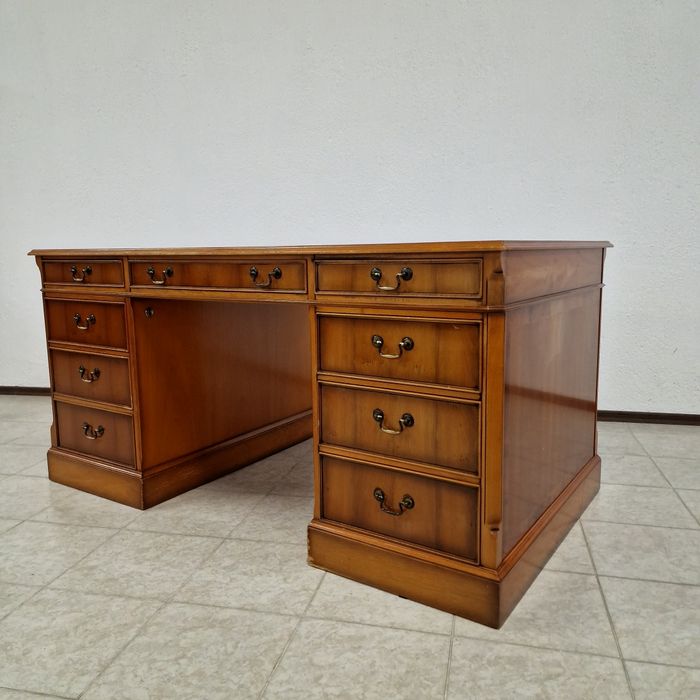 Антично бюро Chesterfield Честърфийлд