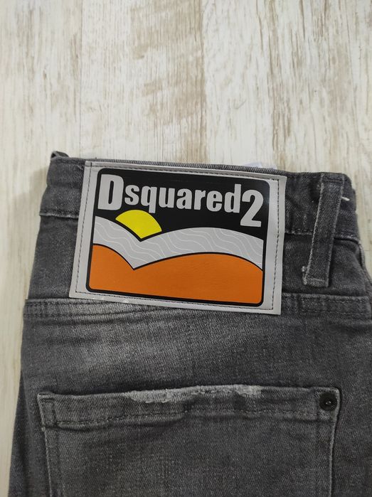 Dsquared2 Frare, Paint Splash, Cool Guy

Jeans | Size 44 || Original
