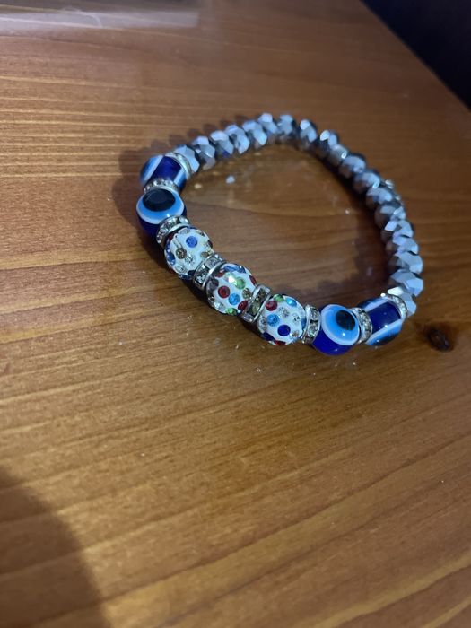 Дамска гривна с камъни и мънисти