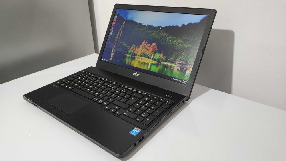 Laptop Fujitsu Lifebook A555