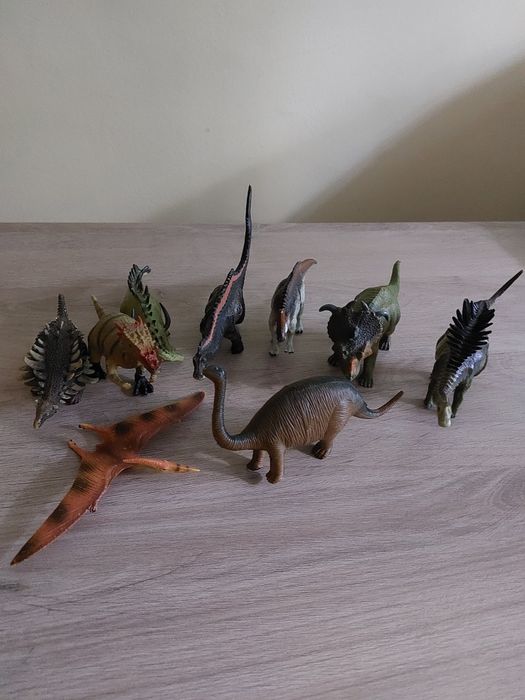 Dinozauri -de plastic