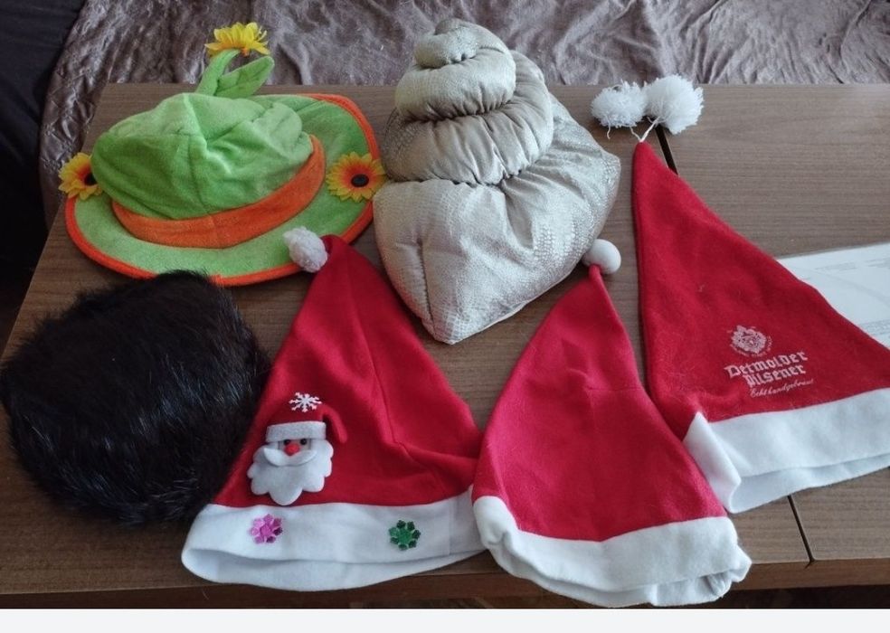 Карнавални шапки за маскарад и сюжетни игри