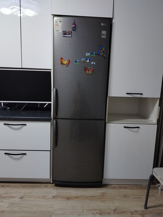 Холодильник LG серый