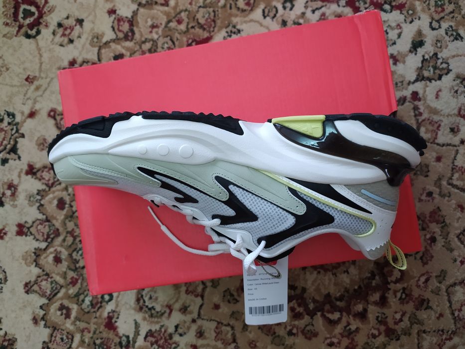 Продам кроссовки Xtep