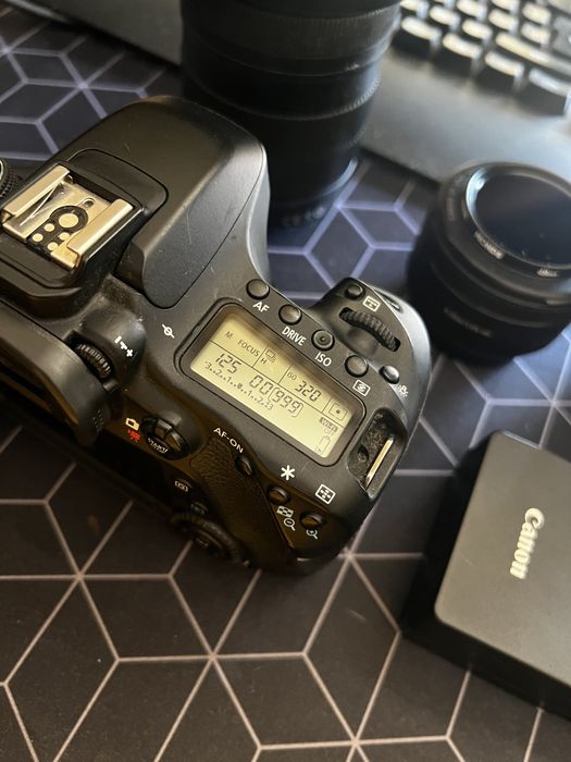 Pachet Fotografie Canon EOS 80d + obiective + flash + card + baterii