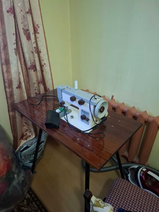 Швейная машинка Чайка