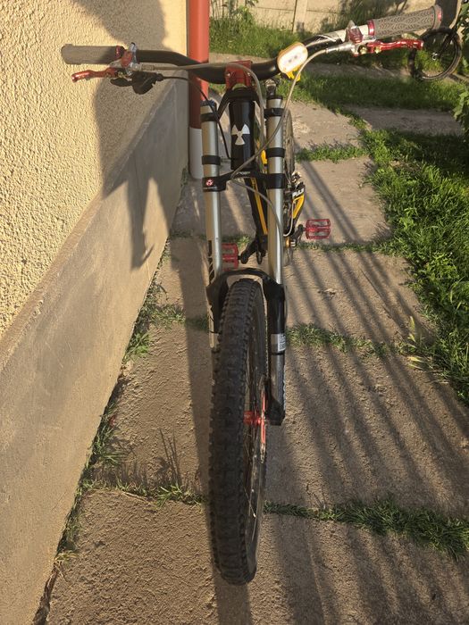 Bicicleta full suspansion