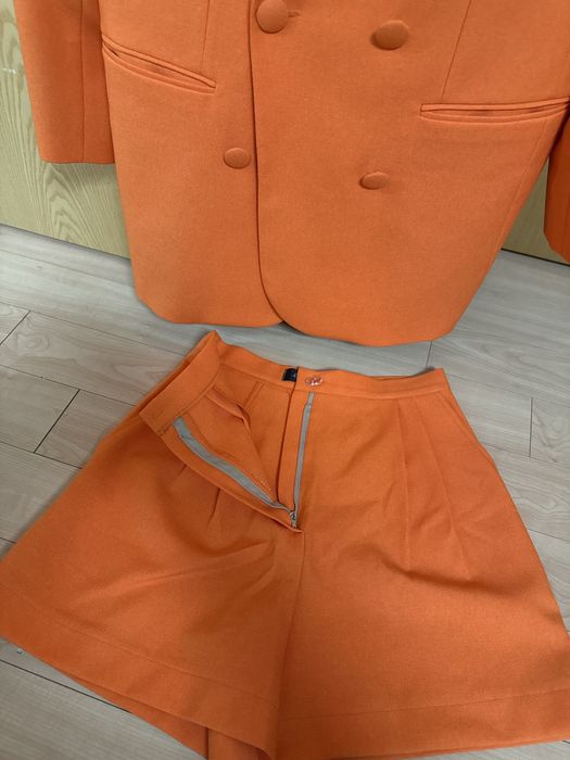 Продам стильный костюм с шортами