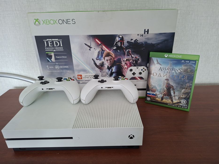 Xbox one s + 2 джойстиками и 6 играми