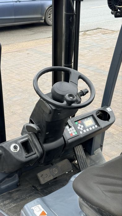 Toyota electrostivuitor 1,6 tone 2016