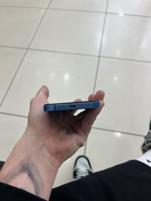 Продам айфон 13 на 256гигов