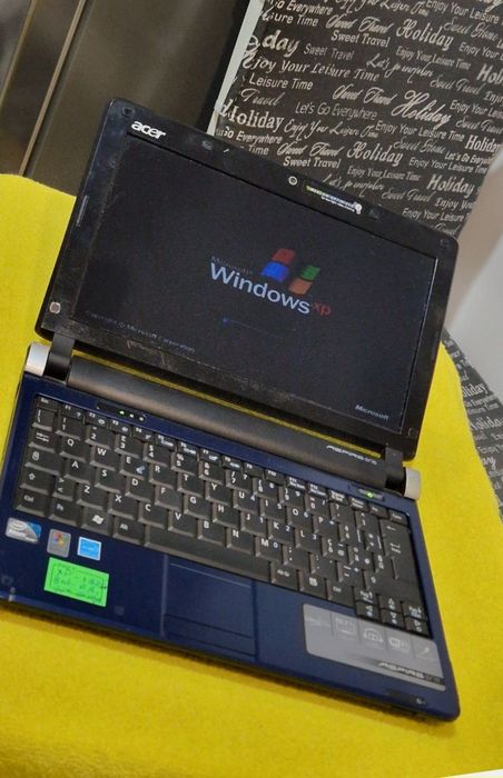 Mini laptop Acer Windows XP