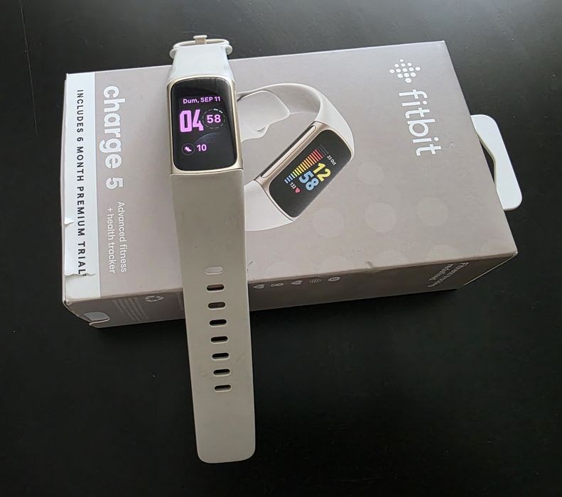 Bratara fitbit charge 5 impecabil