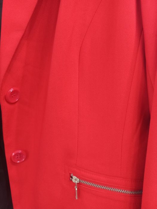 Пиджак красный стильный