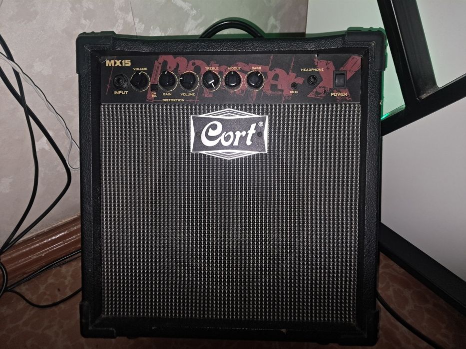 Продам комбоусилитель для электрогитары