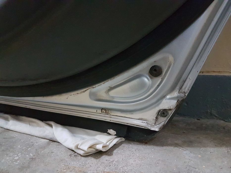 Ușă spate dreapta completă, Audi A4 B6 Sedan, 2001, culoare LY7W, in stare foarte buna, fara rugina, bandourile in stare perfecta