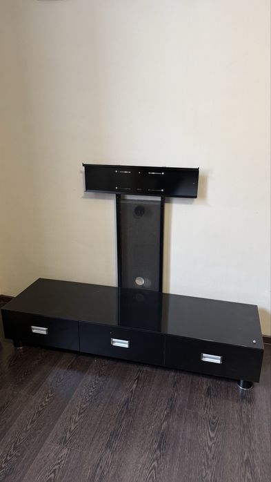 Подствка под телевизор в отличном состоянии