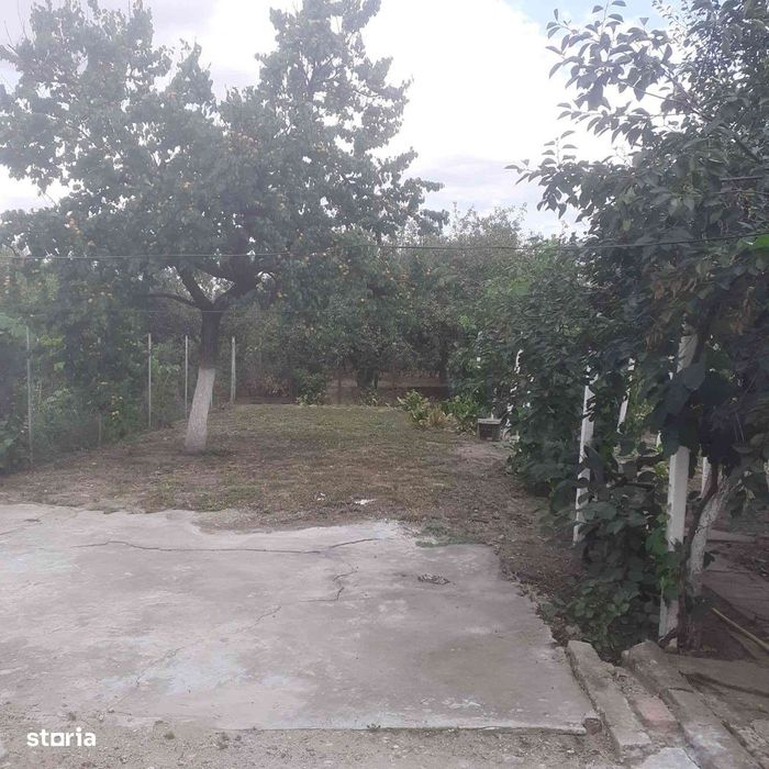 Casă cu 4 camere și garaj în Micalaca