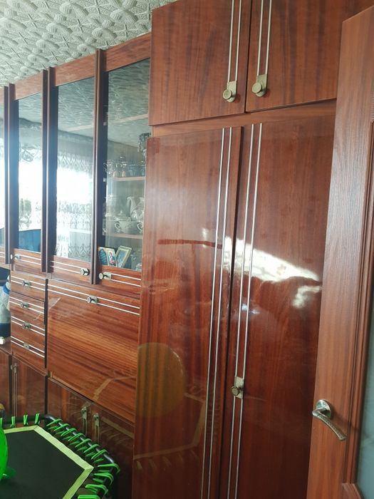 Продаю стенку. Очень вместительная