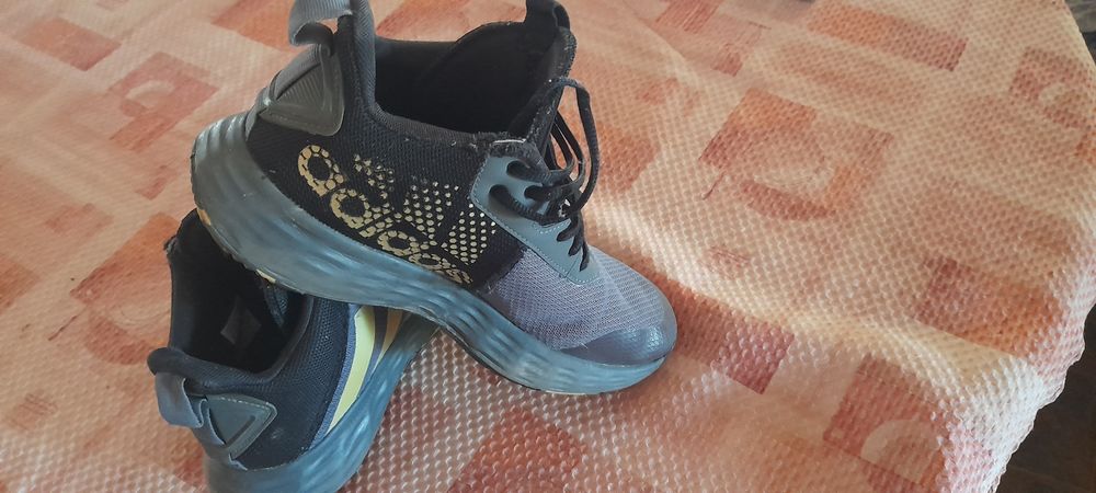 Маратонки adidas използвани