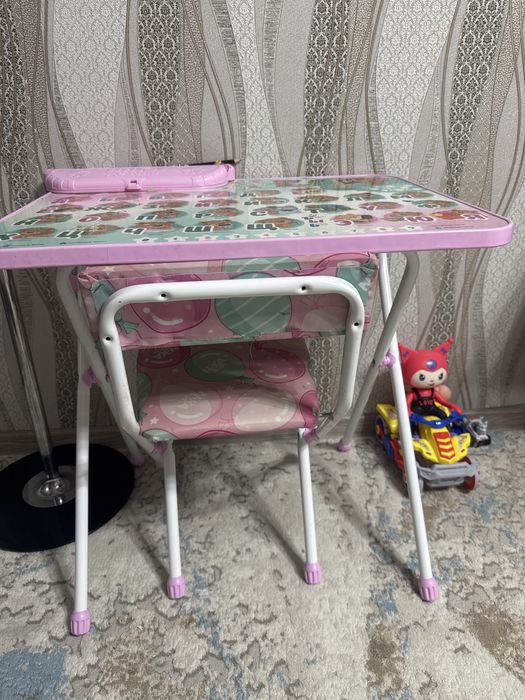 Продум детский стол со стулом