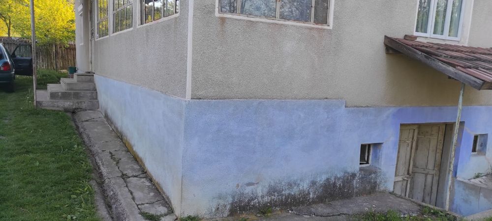 Casă cu Teren de Vânzare