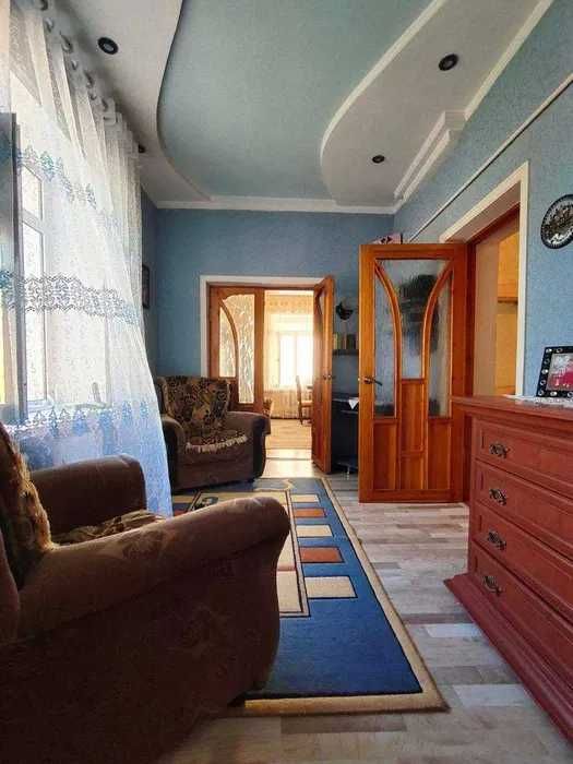 Дом 3 комнаты 90м2  с вьездом 4.35 соток земли и крытый гараж