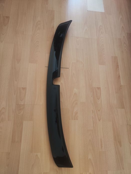 Eleron / Lip Codită Lunetă Mercedes E Class W211 – Negru Lucios