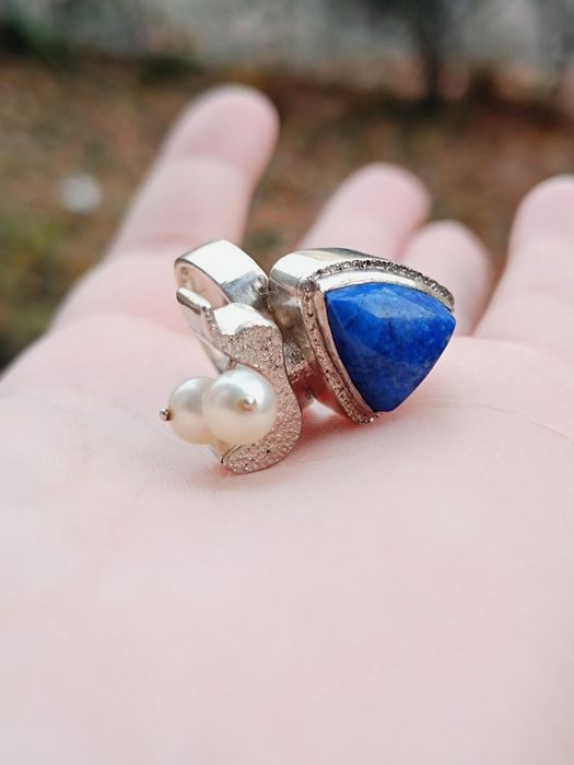 Vechi inel masiv din argint de 925, cu lapis lazuli si doua perle