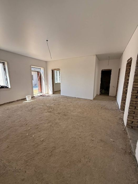 Uy sotiladi 270 milion