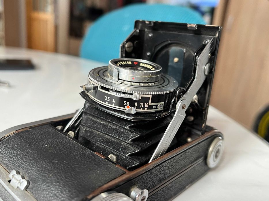 camera foto veche cu  film  BALDA BALDINETTE burduf