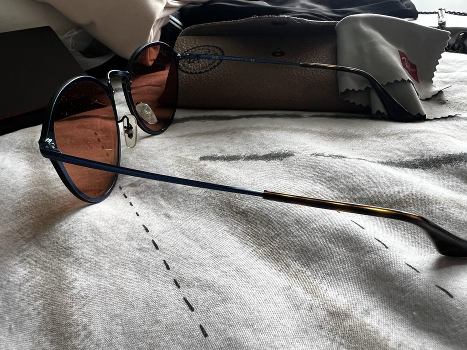 Слънчеви очила “RayBan”.