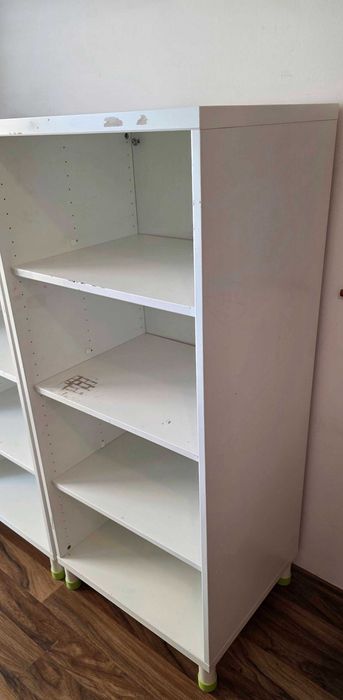 Vând 2 cadre de depozitare / biblioteci IKEA Stuva  ptr copii  (cu 3 polițe incluse și picioare reglabile), practice și încăpătoare.