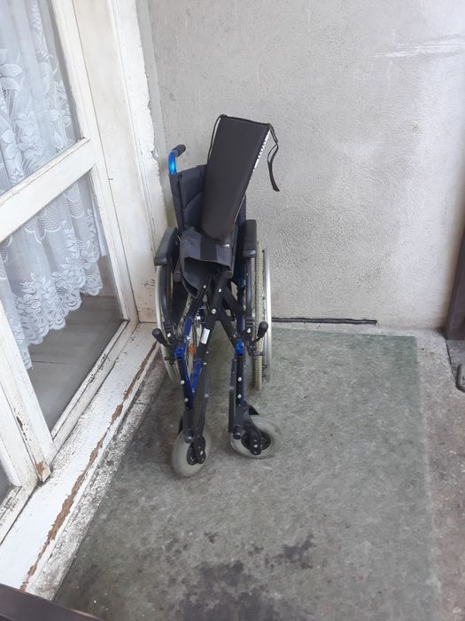 Carucior handicap scaun cu rotile