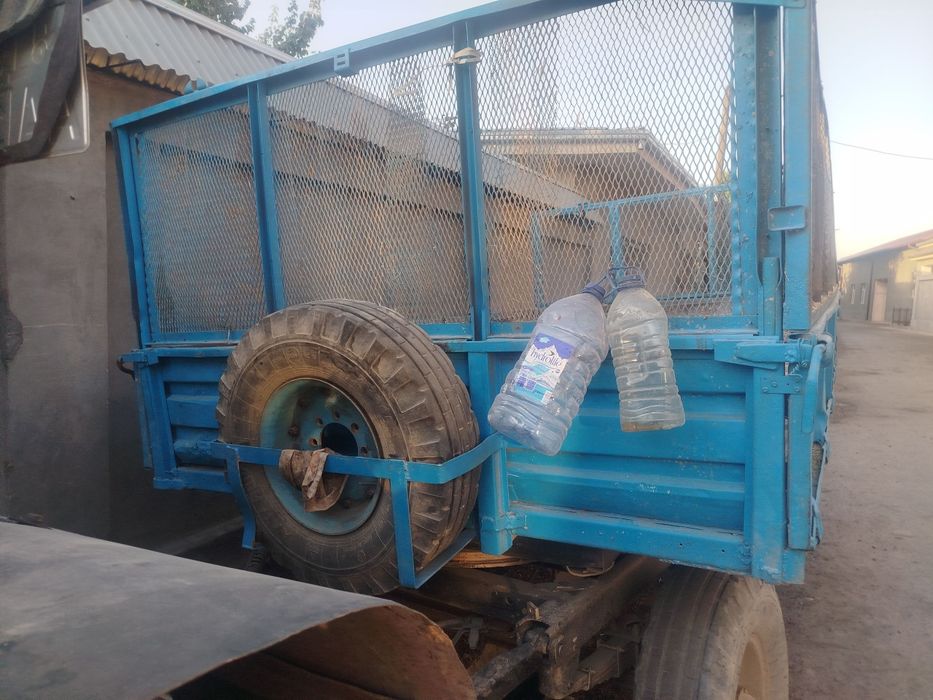 Traktor 28 sotiladi holati yaxshi