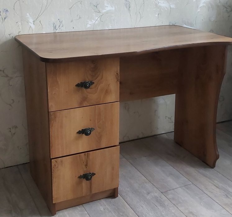 Продам письменный стол