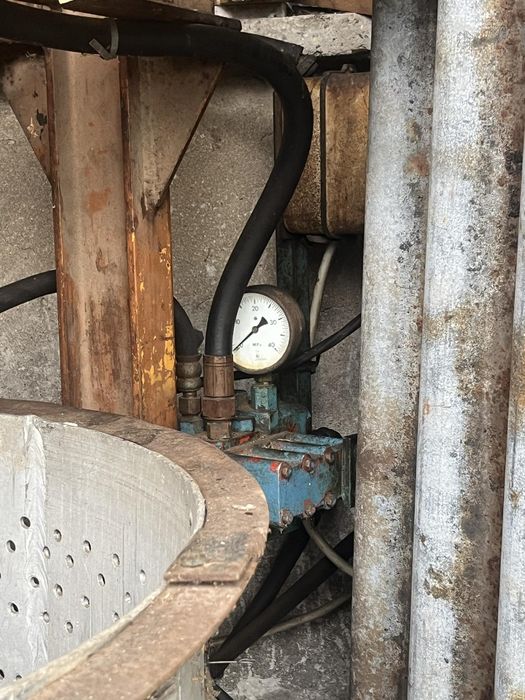 Хидравлична преса двойно действаща с МАСЛЕНА СТАНЦИЯ