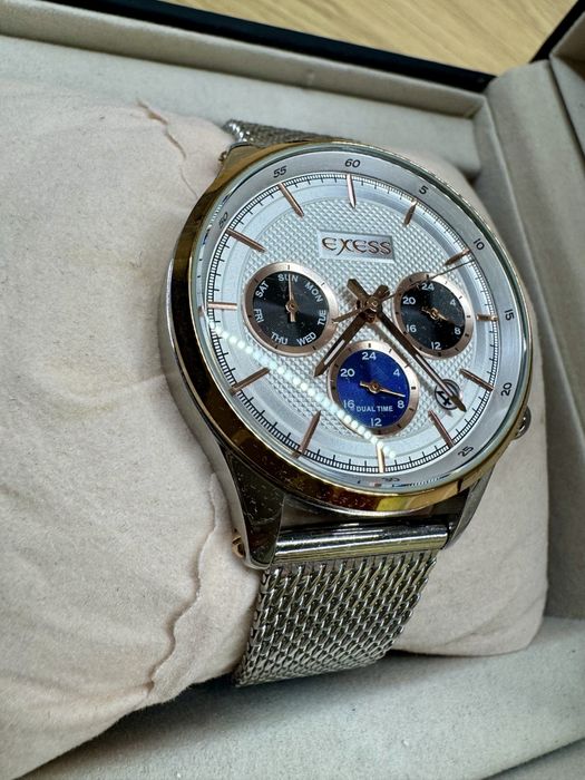 Продавам Часовник Exess, не е носен