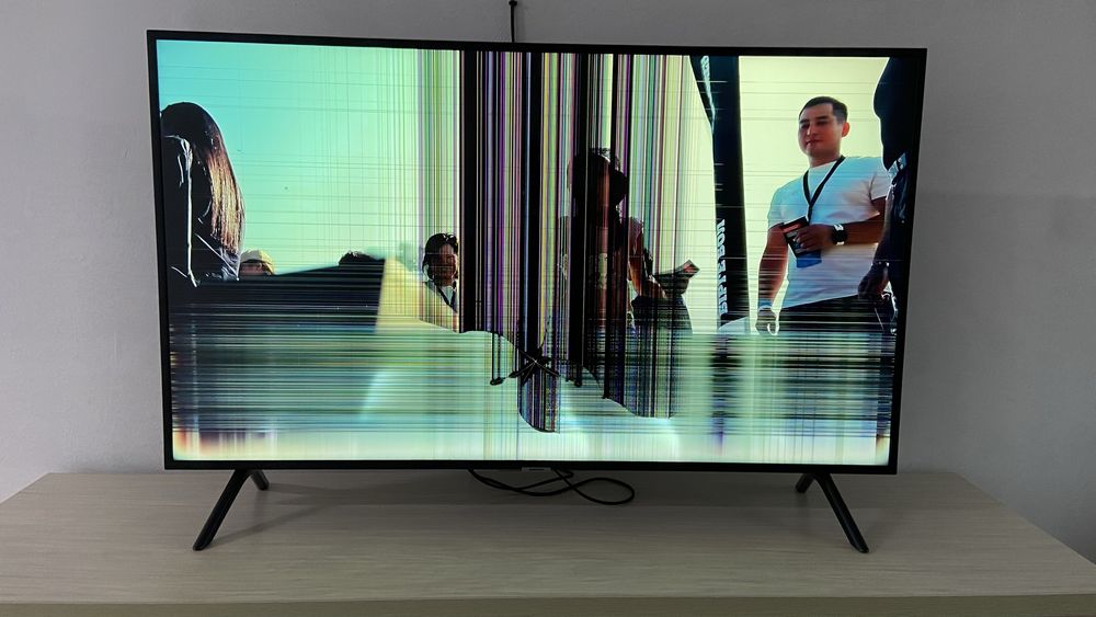 Продам телевизор SAMSUNG UHD 4K 49’ (126см)