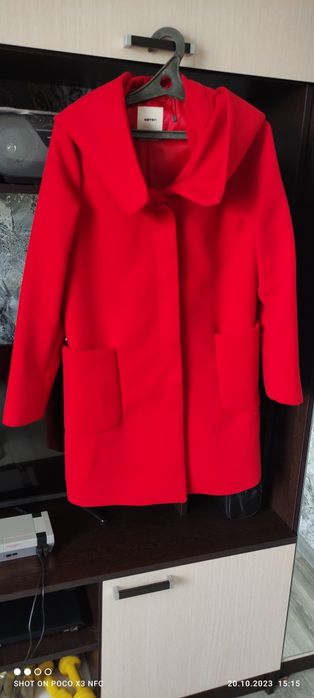 Пальто женское красное 44 размер