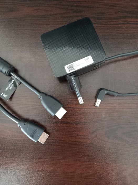 Samsung C24F350FHU – 24" Full HD, Отлично състояние + HDMI & адаптер