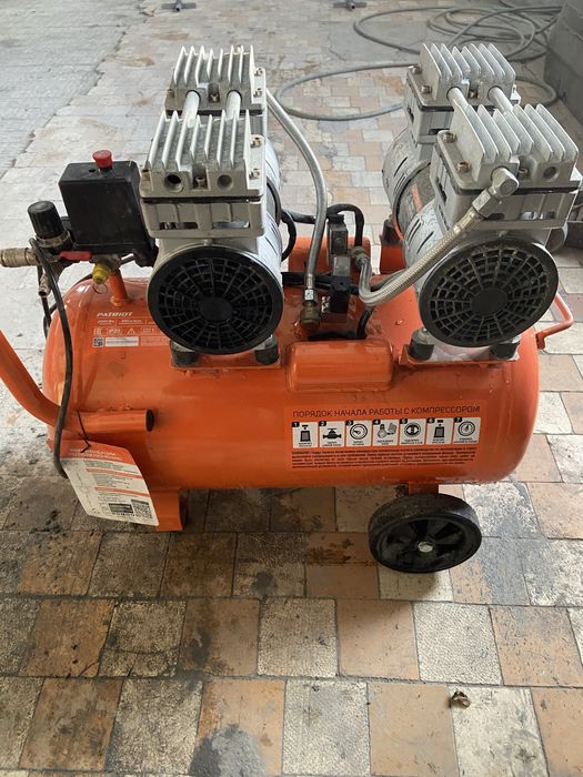 Продам Компрессор на 2 Цилиндра 50 литров