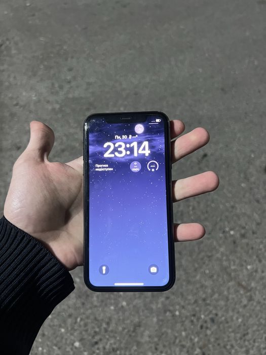 Продам Айфон 11
