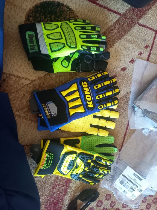 Протево ударныие перчатки