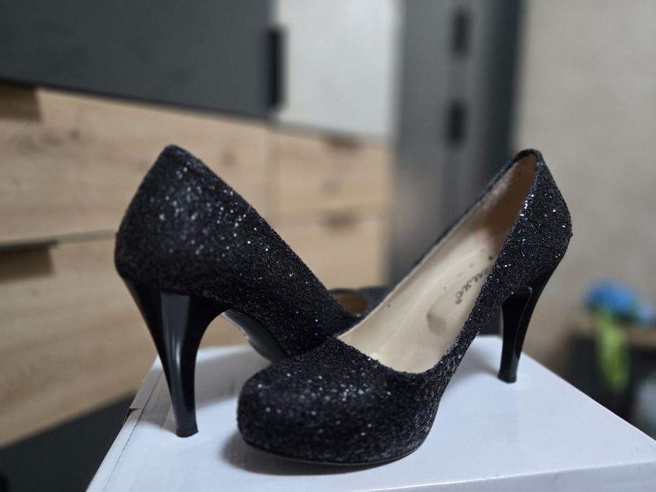 Чисто нови официални обувки