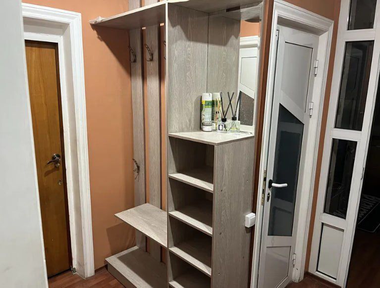 Квартира на Ц1-бибигон 2/6/9 общ пл 60м  с обстановкой