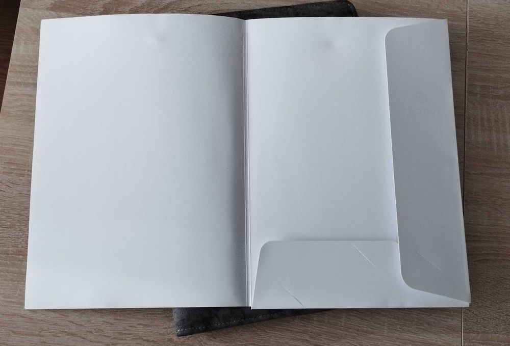 НОВА Prouve конферентна папка + картонена папка А4 + листи за писане