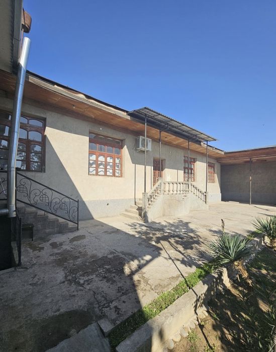 Кибрай тумани Узумзор маҳалласида  9,6 сотих 6 хонали уй сотилади.