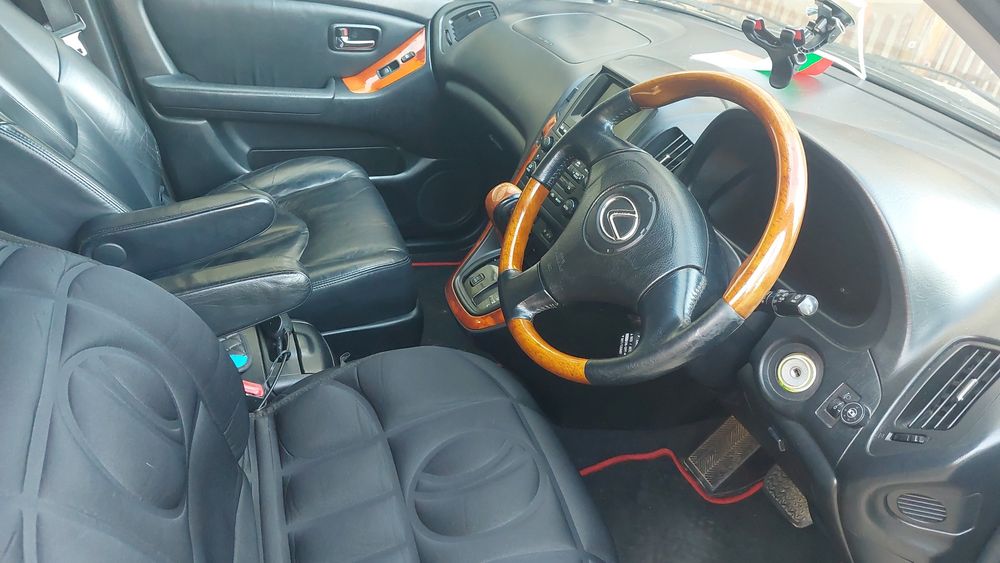 Продавам Lexus RX300