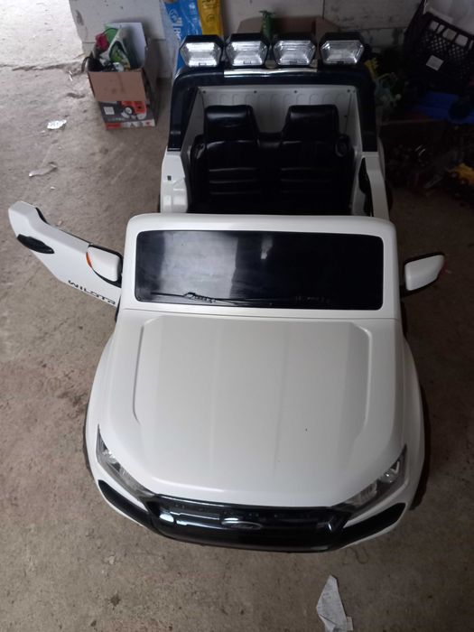 Masinuta electrica 4x4